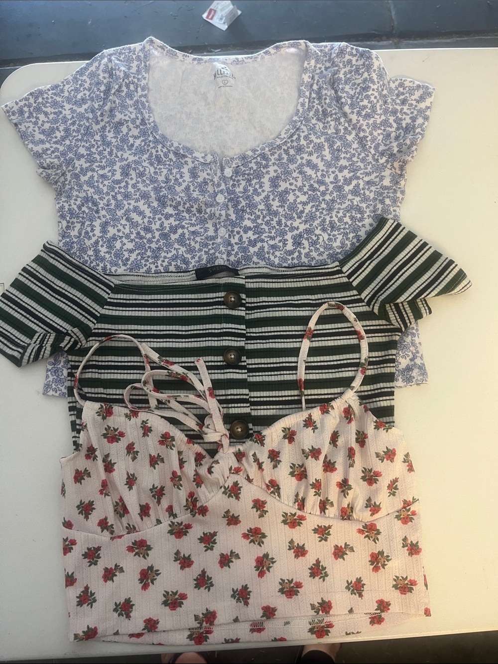 Hollister Floral Cropped Tie-Front Top in White and Blue